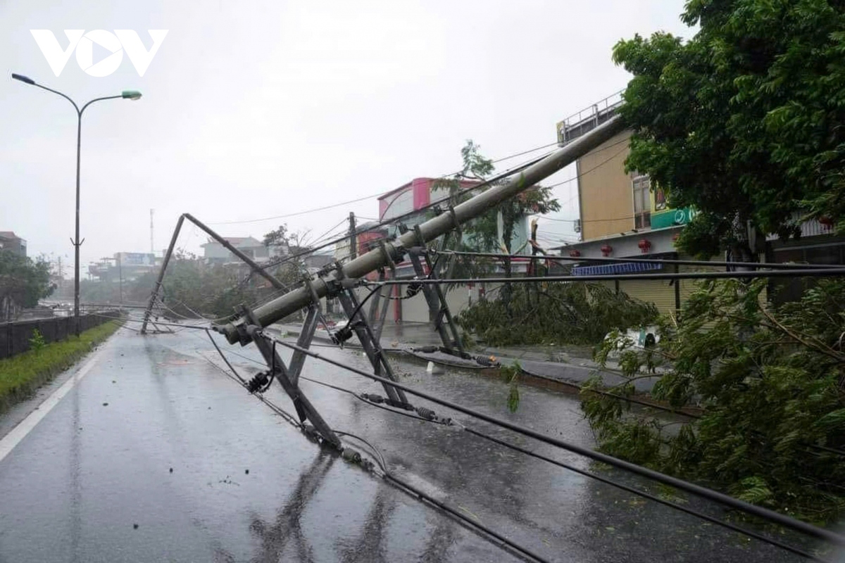 Hundreds of thousands left without power as Yagi batters Vietnam